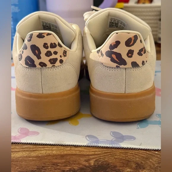 Adidas Women’s Advantage Athletic Shoe size 8 Running Shoe, Sneaker - Picture 5 of 6